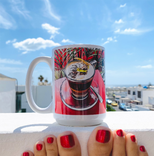 Tasse barfuss blick aufs meer von Lanzarote Terrasse