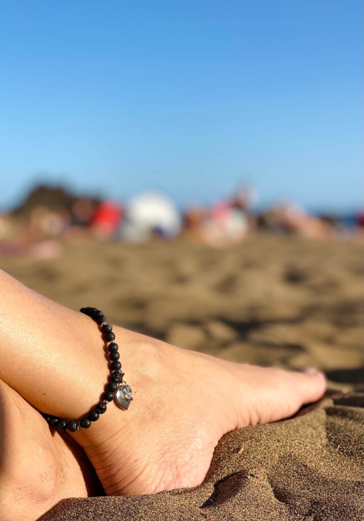 Lava Fusskettchen am Strand