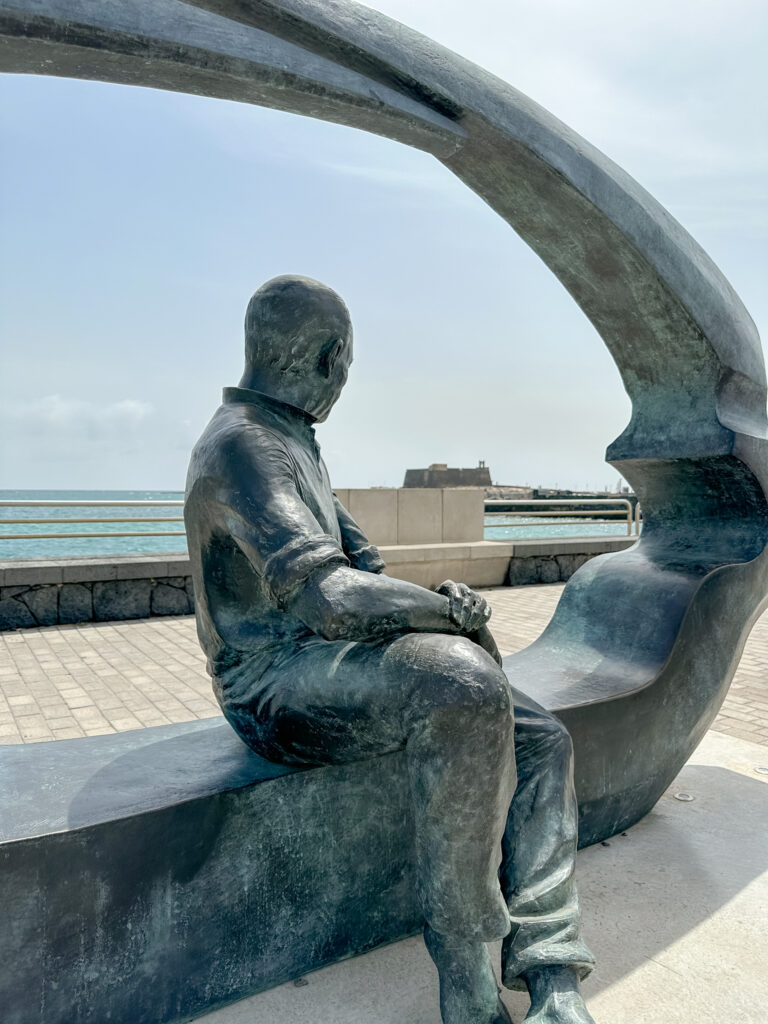 Cesar Manrique Bronze Figur in Arrecife Lanzarote